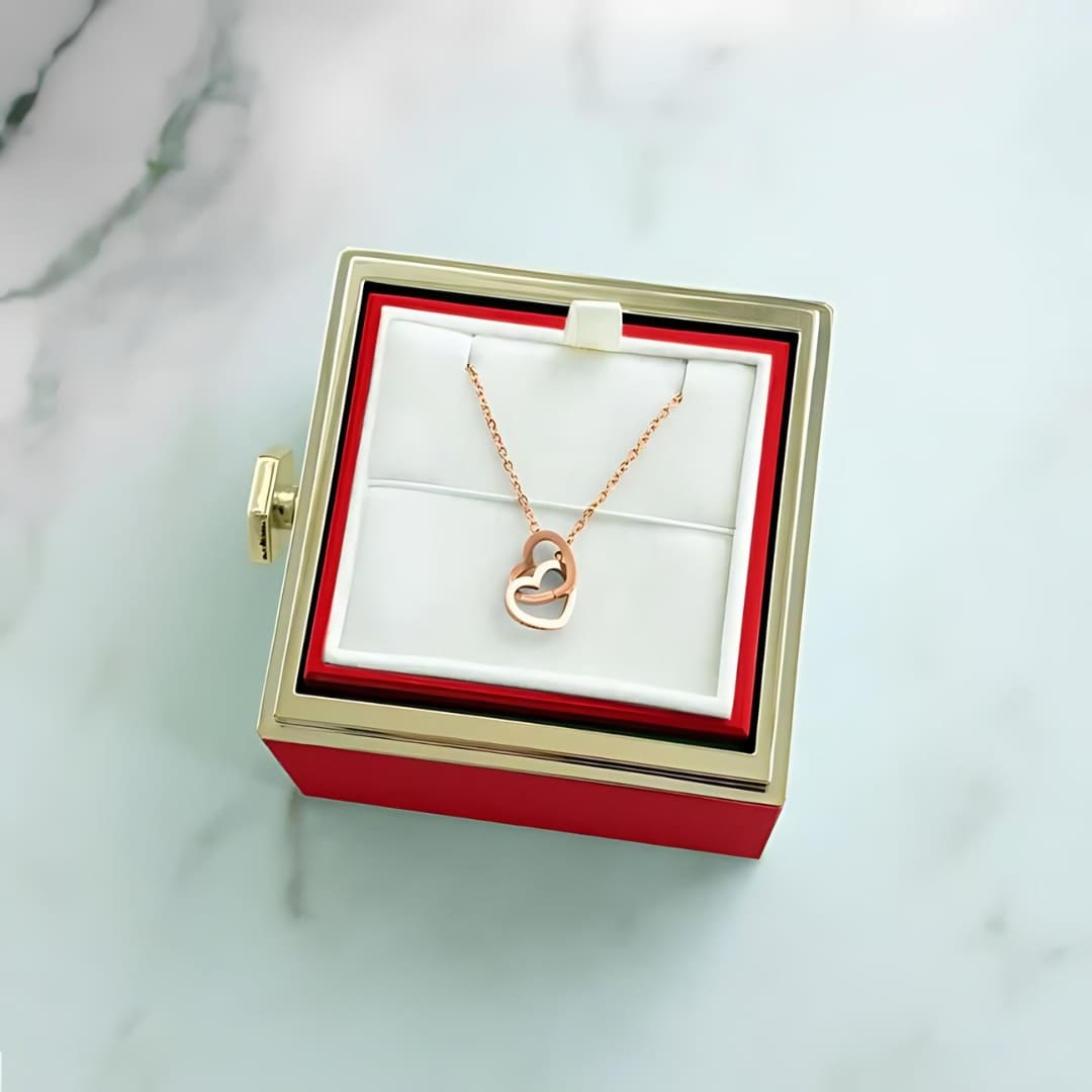 Collar personalizado con rosas eternas y corazones
