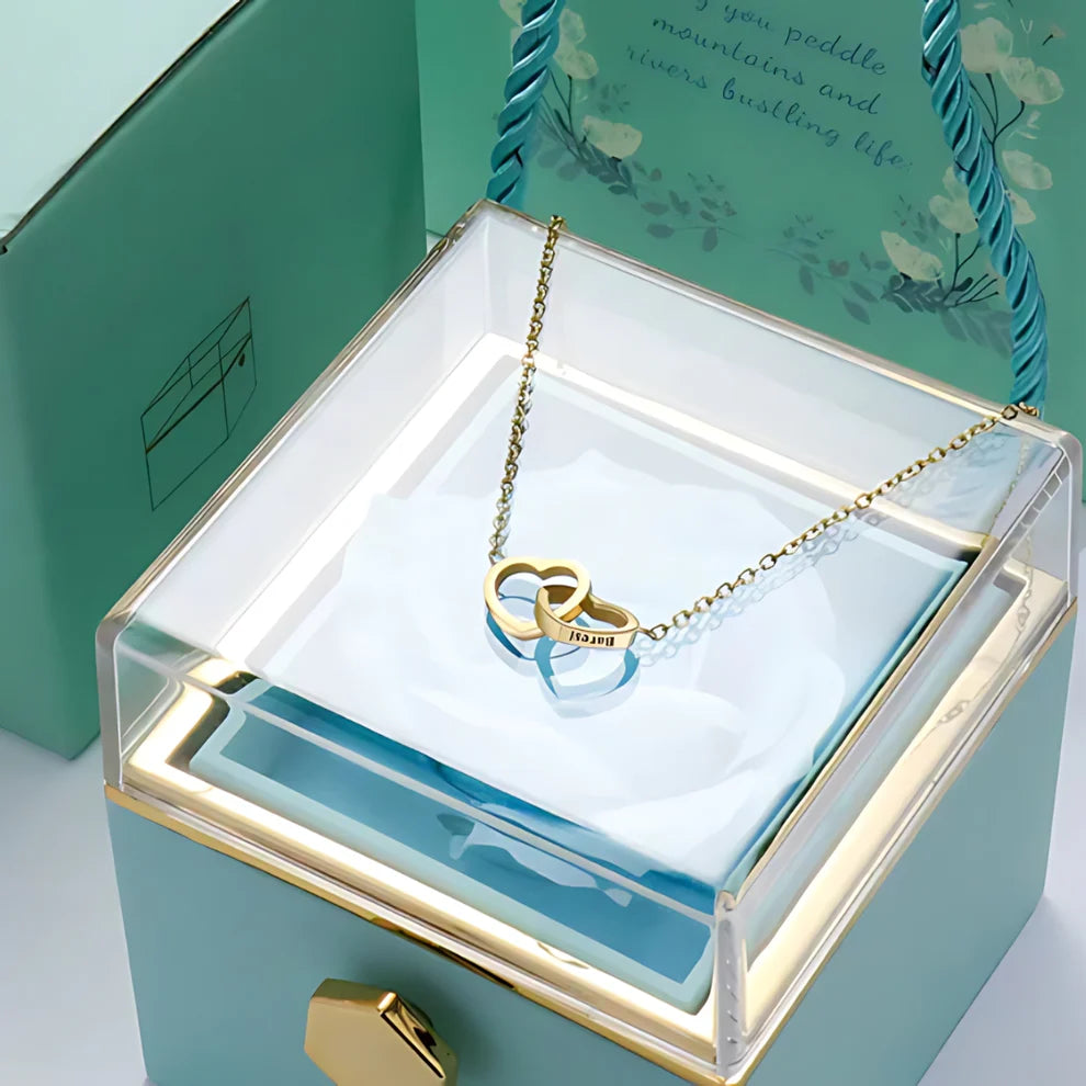Collar personalizado con rosas eternas y corazones