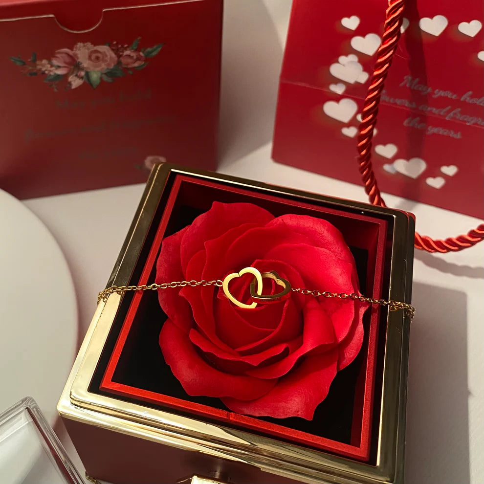 Collar personalizado con rosas eternas y corazones