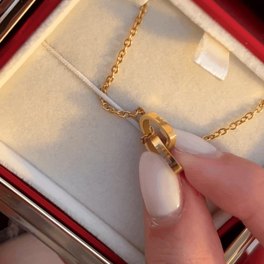 Collar personalizado con rosas eternas y corazones