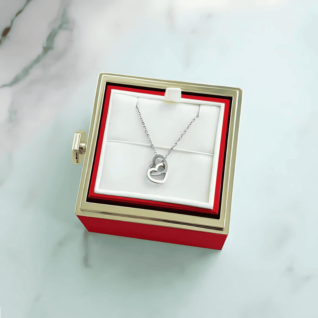 Collar personalizado con rosas eternas y corazones