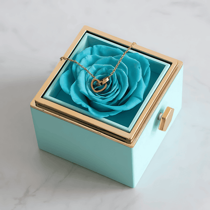 Collar personalizado con rosas eternas y corazones